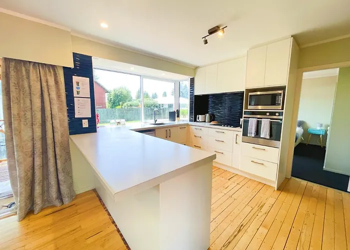 Cosy Family With A Sunny Deck Ferienhaus Rotorua